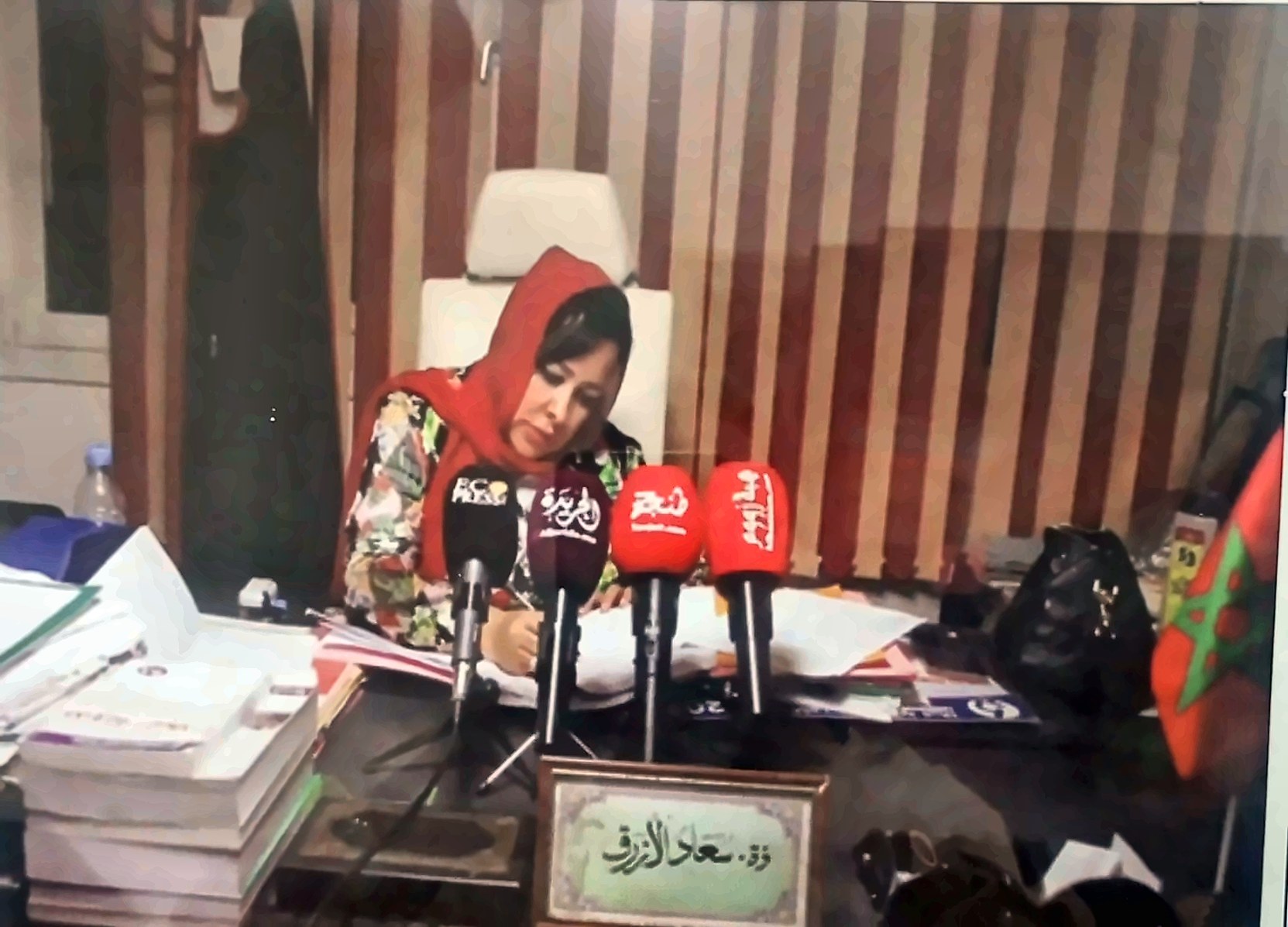 Maître Souad Lazrak en el despacho, durante una declaración a la prensa